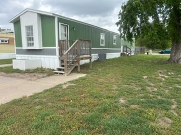 2524 Commonwealth Dr, Junction City, KS