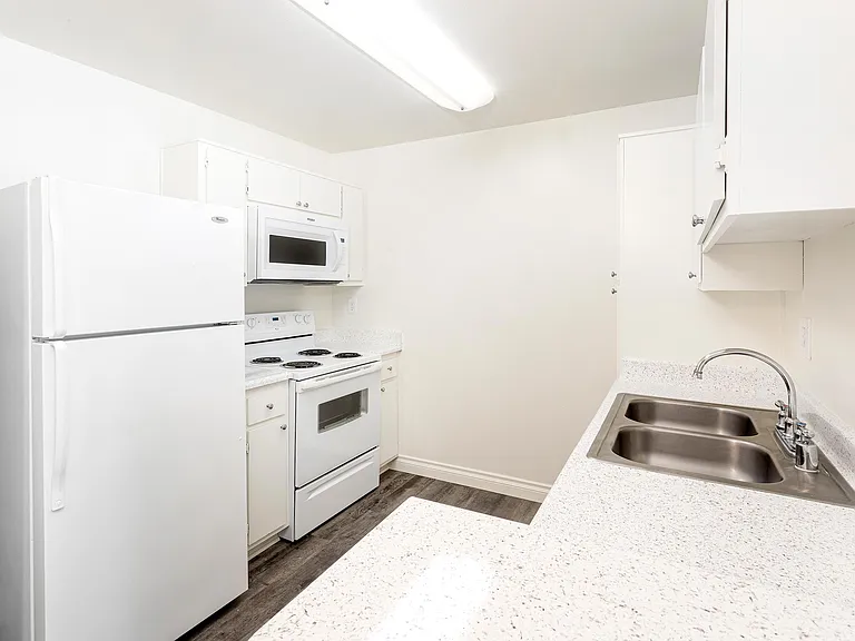 10711 Woodbridge St — Photo 9