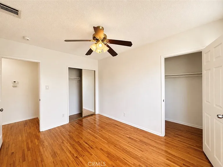 1372 W 36th St #4 — Photo 12