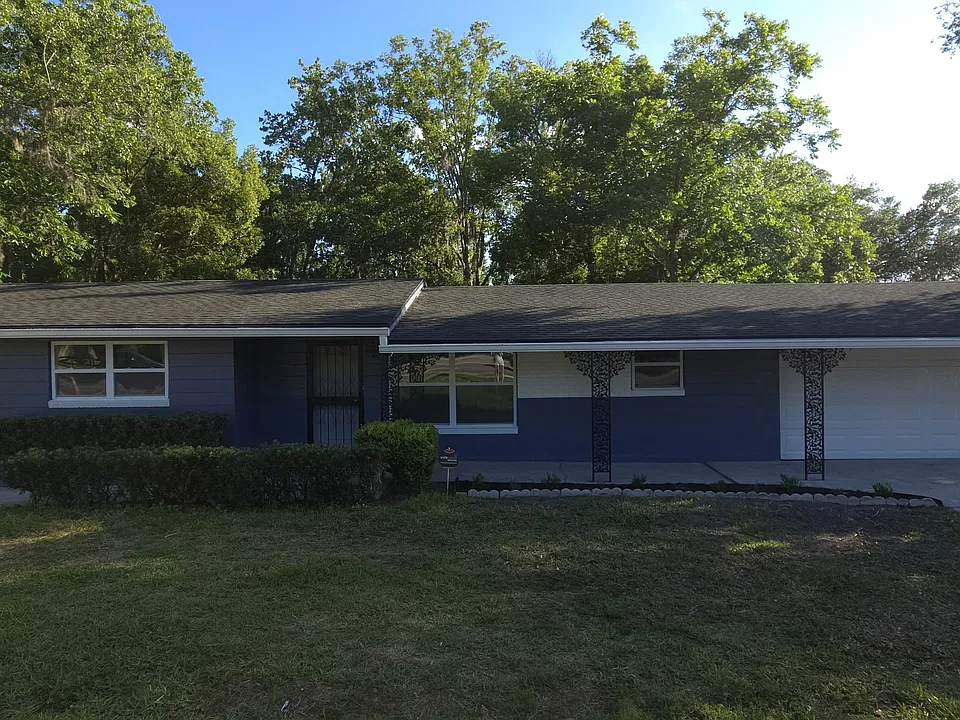 5246 Moncrief Rd W