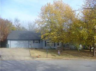 2756 N Raintree Dr, Fayetteville, AR 72703