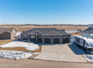 3454 Shamrock Loop, Dickinson, ND 58601