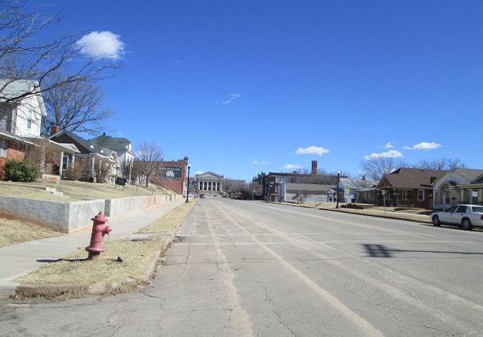 2nd image of 616 E Oklahoma Ave