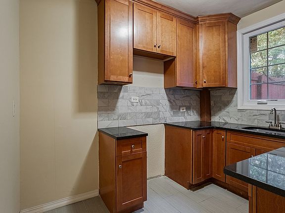 4th image of 227 S 4th St