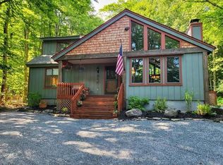 2261 Hillcrest Dr, Pocono Pines, PA