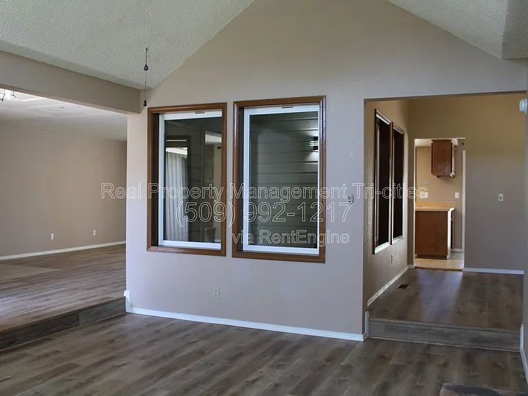 4311 Desert Pl — Photo 6