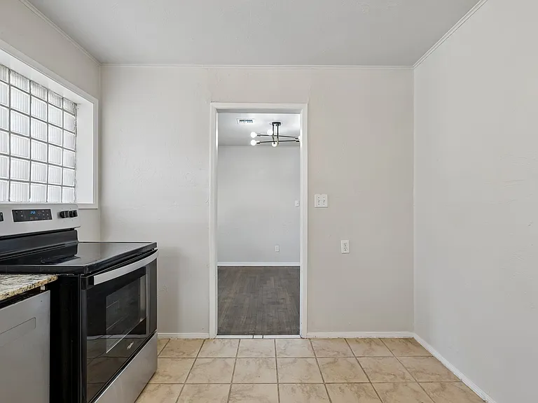 1603 Carlisle Ct — Photo 12