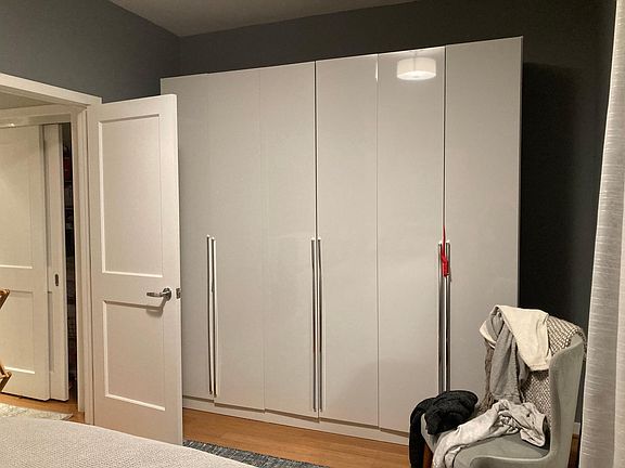 Bedroom closet unit