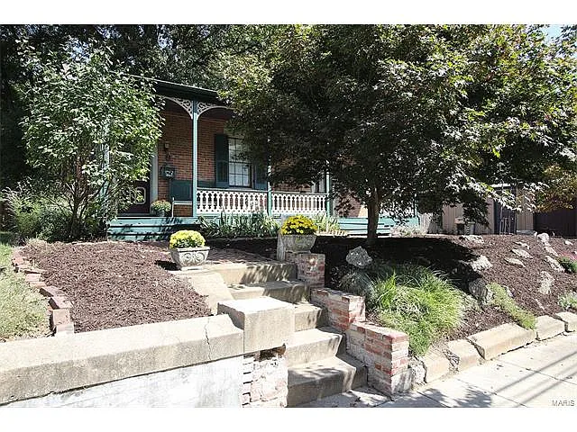 807 E Washington St photo 1