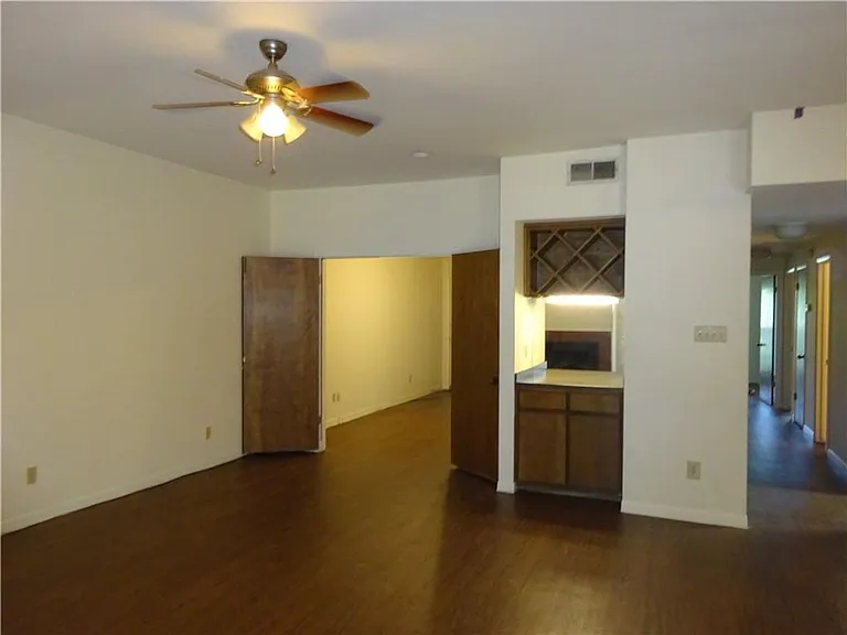 3200 Duval St #204 — Photo 15