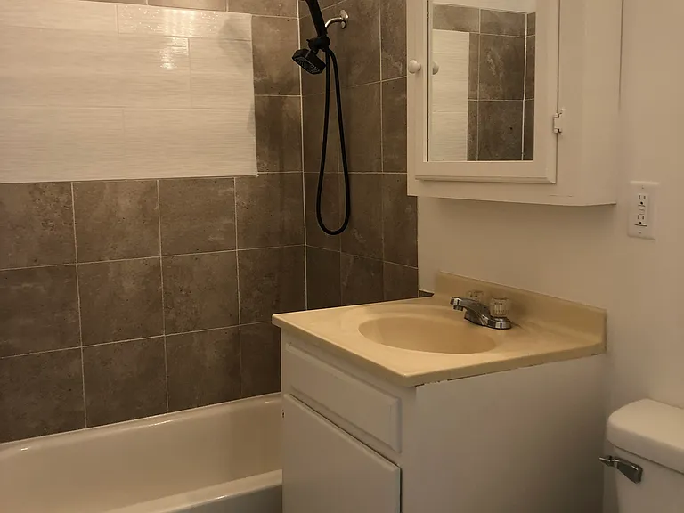 301 Wilshire Dr #1 — Photo 6