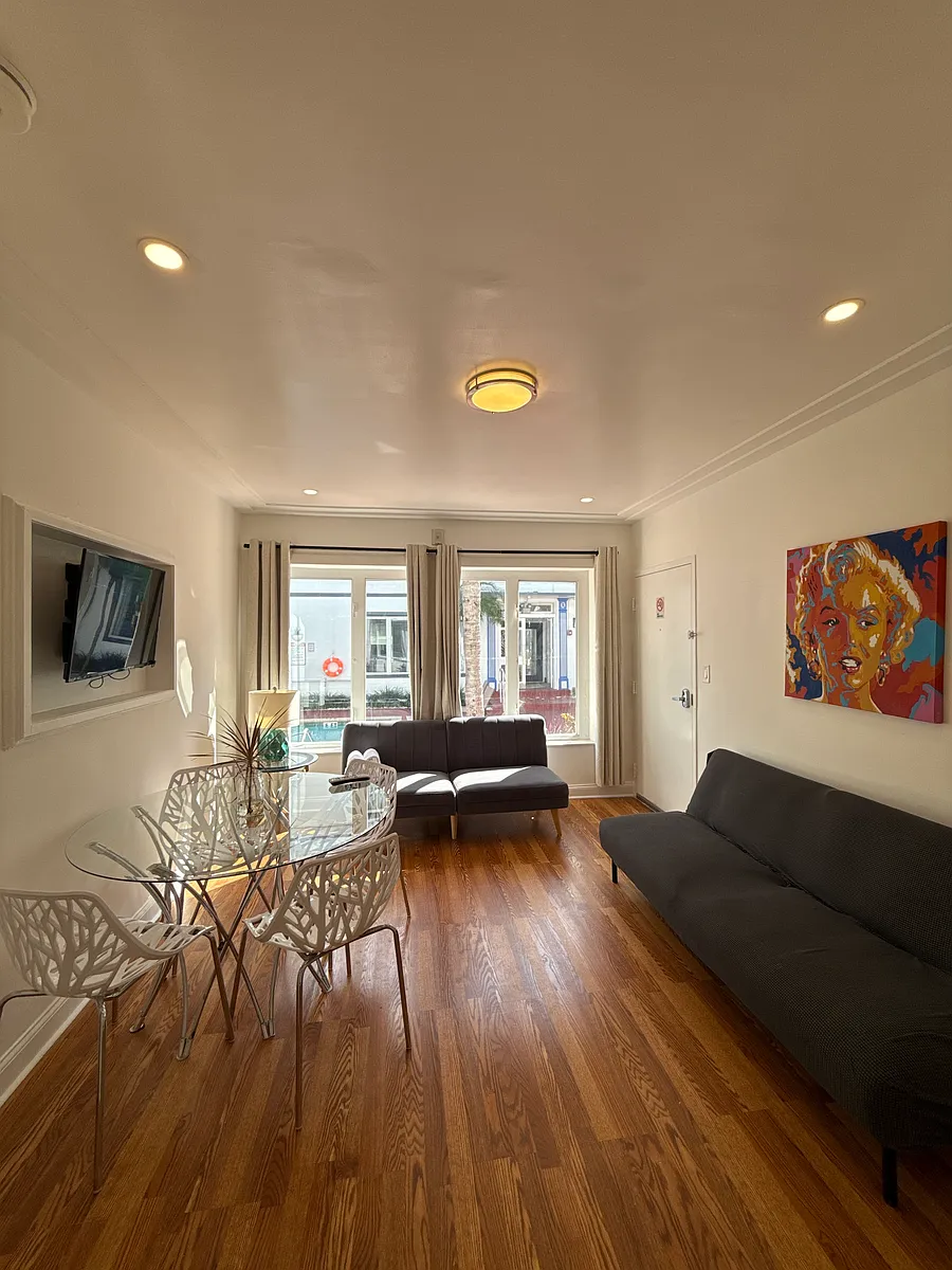 Building Photo - 1542 Jefferson Ave #5