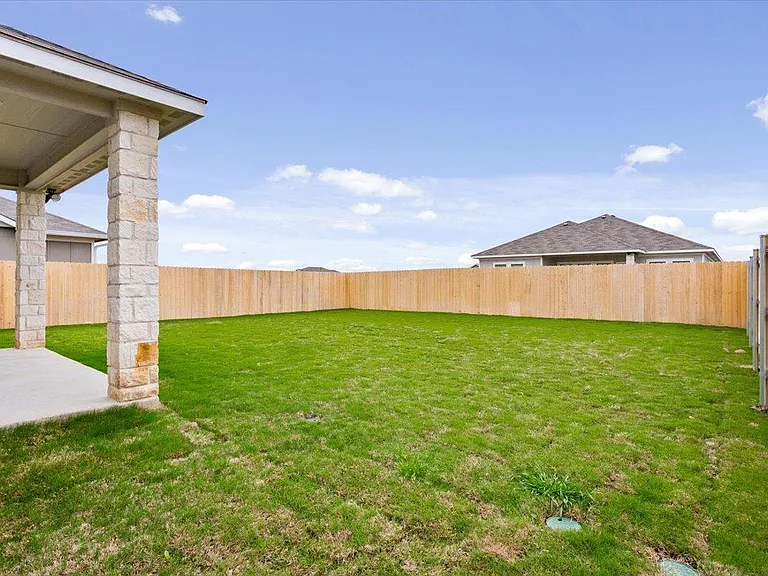 2720 Fox River Dr — Photo 15