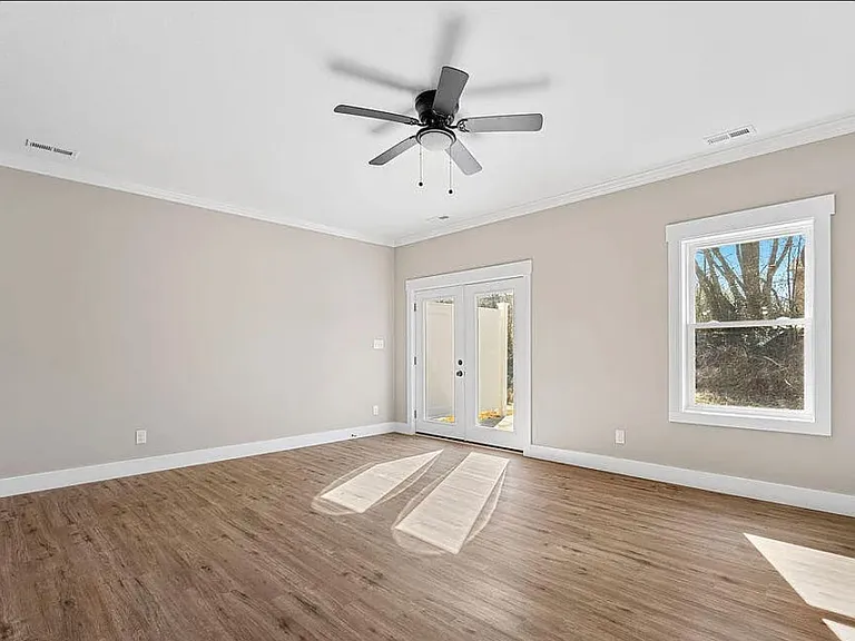 719 Haig St — Photo 10