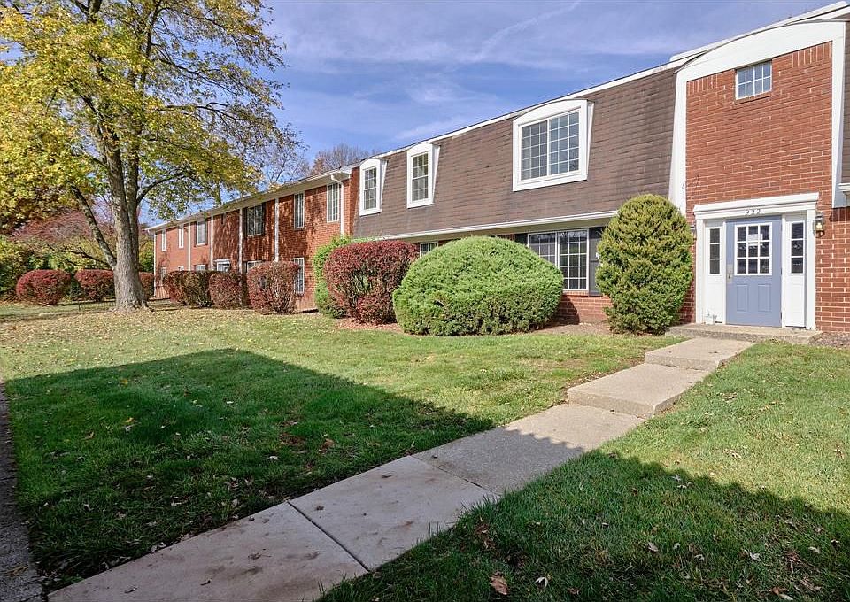 1st image of 922 Hoover Village Dr APT A