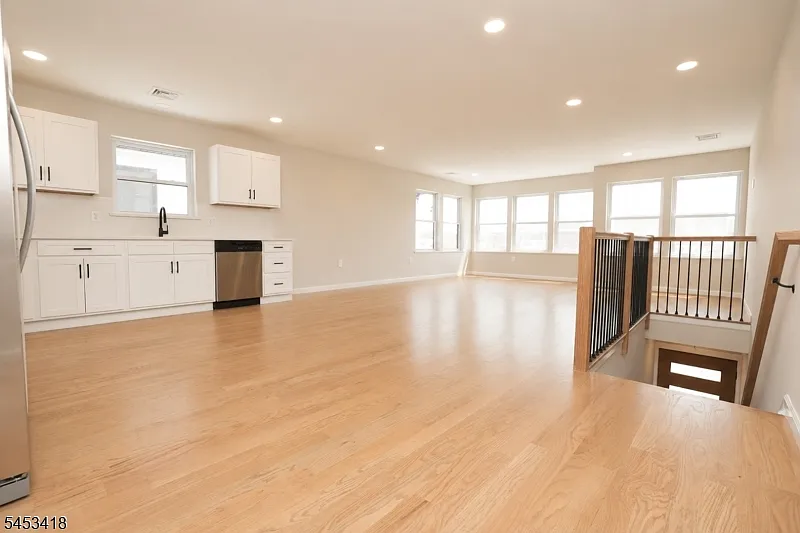 3 bed, 2.0 bath, $3,500 — Photo 3