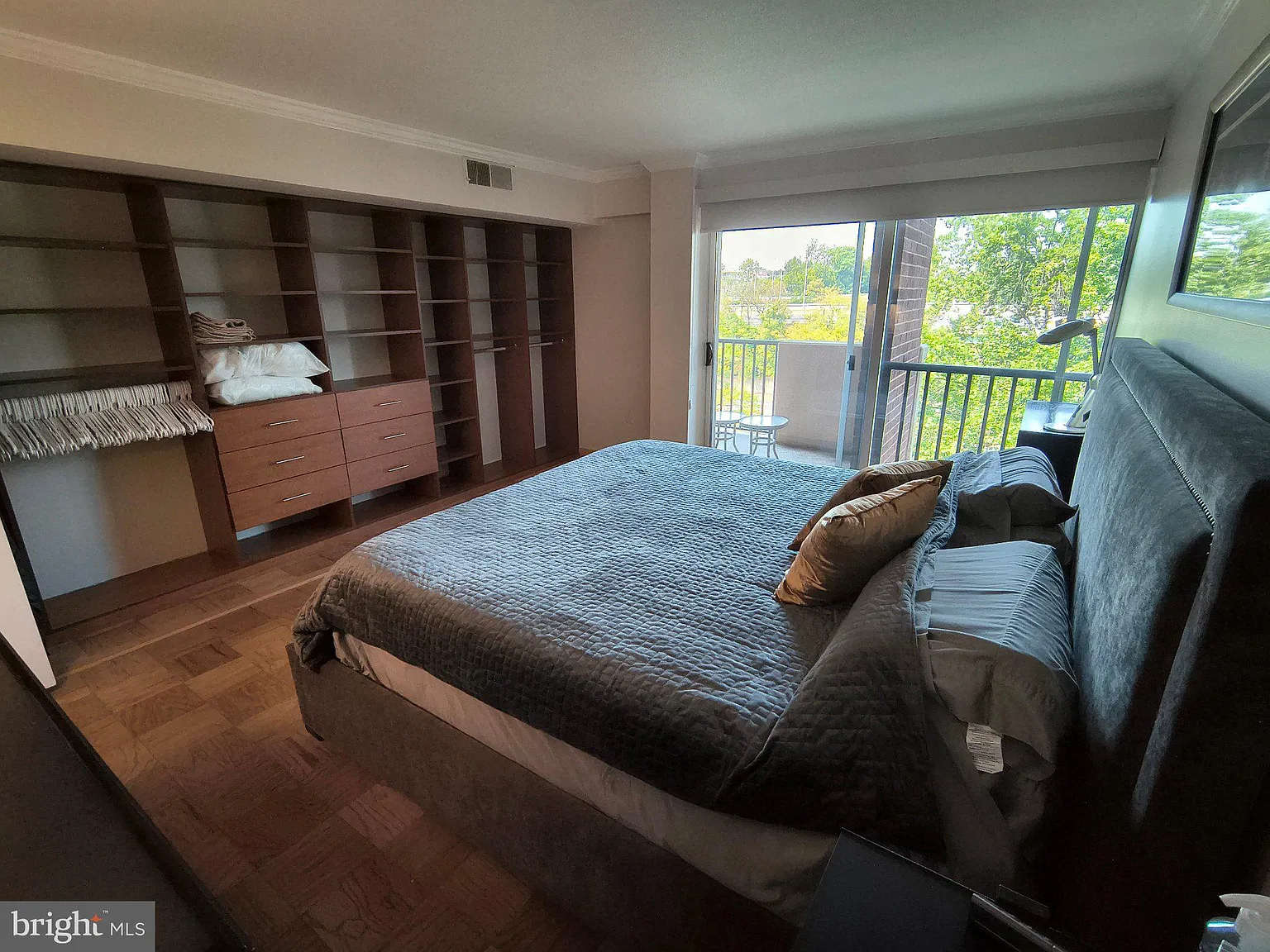 1 bed, 1.0 bath, 900 sqft, $2,200 — Photo 4