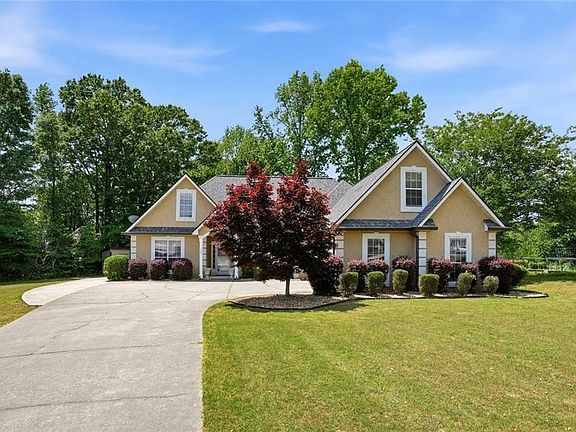 2nd image of 409 Leigh Ct