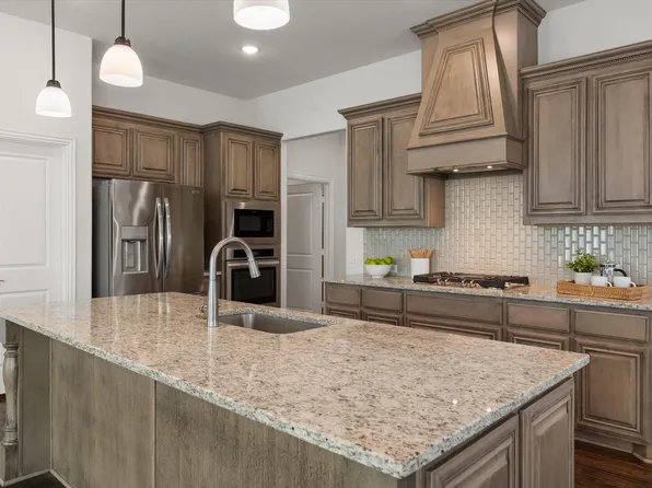 137 Fireberry Dr, Glenn Heights, TX 75154