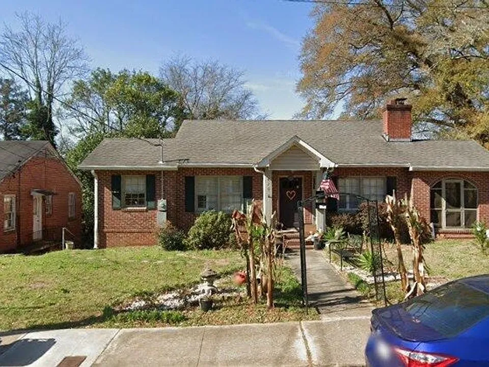 870 Laurel Ave