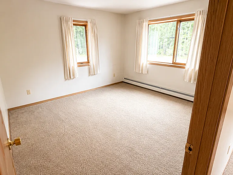 Lakefront Apartments for Rent in North Pole, AK | Beaver Lake Apartments — Photo 16