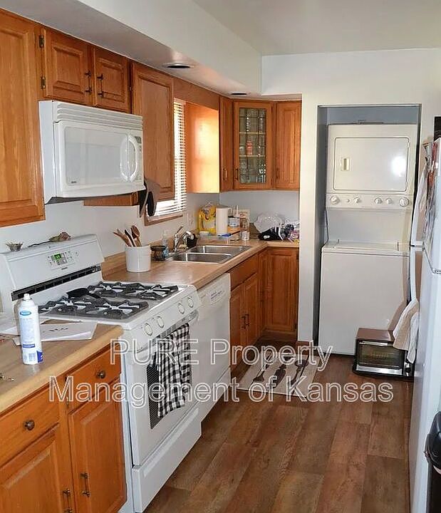 2nd image of 2516 SW Moundview Dr