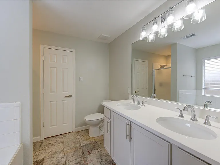9611 Lasbury Dr — Photo 16