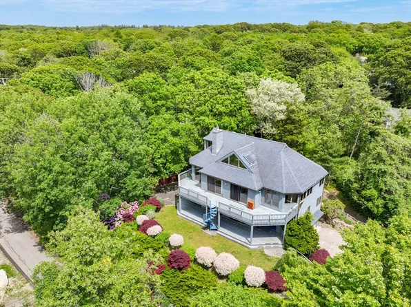 9 Wigwam Rd, Falmouth, MA 02540