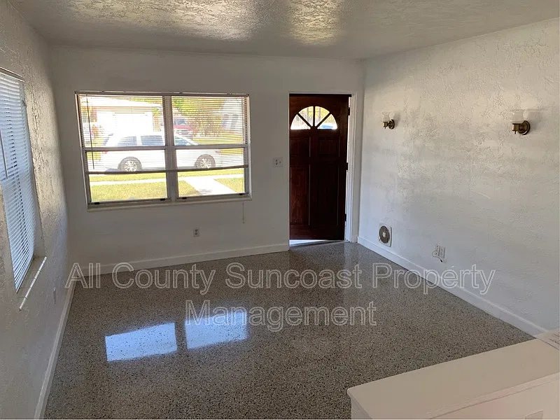 2 bed, 1.0 bath, $1,595 — Photo 2