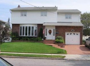 3321 Wolfson Dr, Baldwin, NY 11510