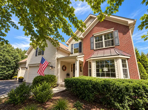 2105 Bent Tree Dr, Geneva, IL 60134