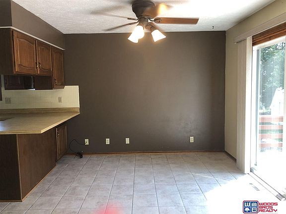 3rd image of 1610 Meadow Ln