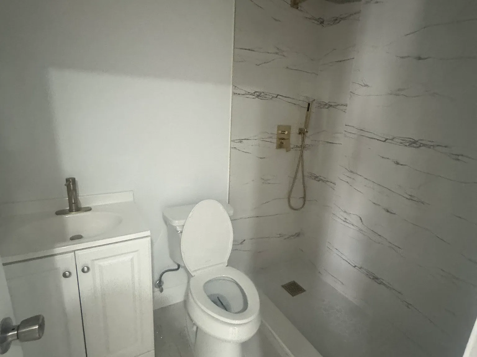 1 bed, 300 sqft, $1,300 — Photo 4
