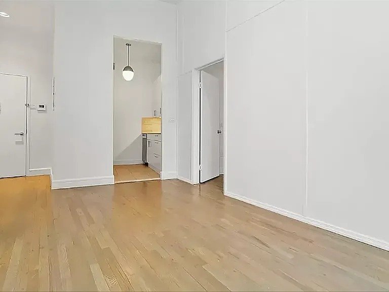 110 Greenwich St #4A — Photo 3
