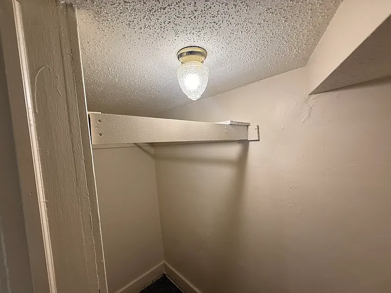 520 Oak St #1 — Photo 10