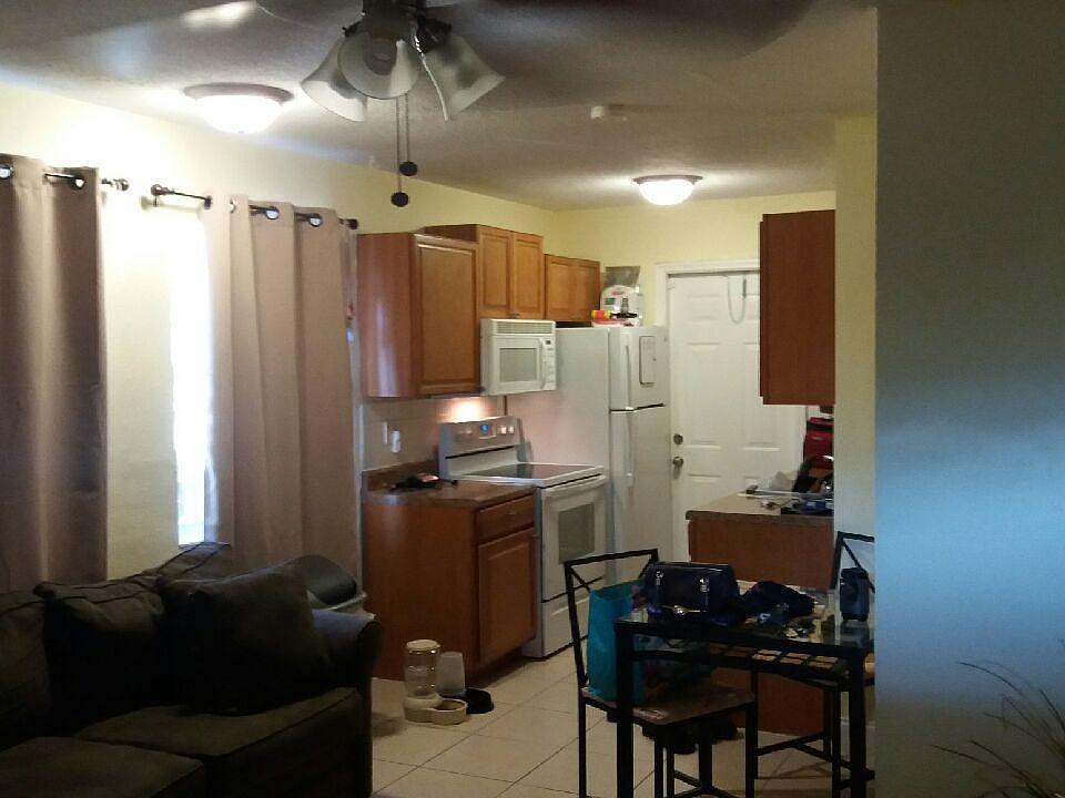 1st image of 828 SW 29th St #1