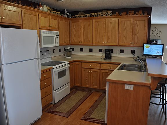 2nd image of 1374 Heritage Ln