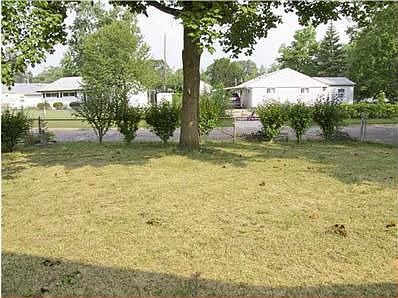 3rd image of 1633 Eastbrook Dr S