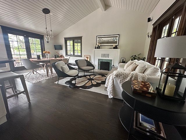 Living Room/Dining Room