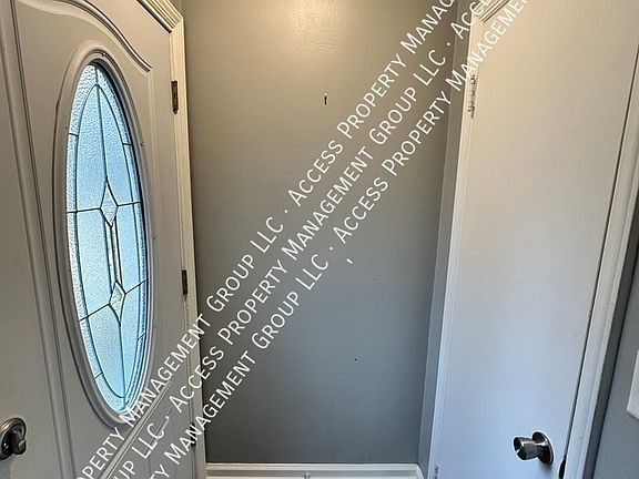 2nd image of 727 Everglade Dr SE