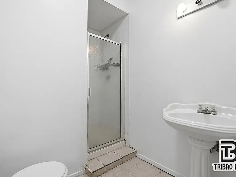 2032 2nd Ave #1B — Photo 6