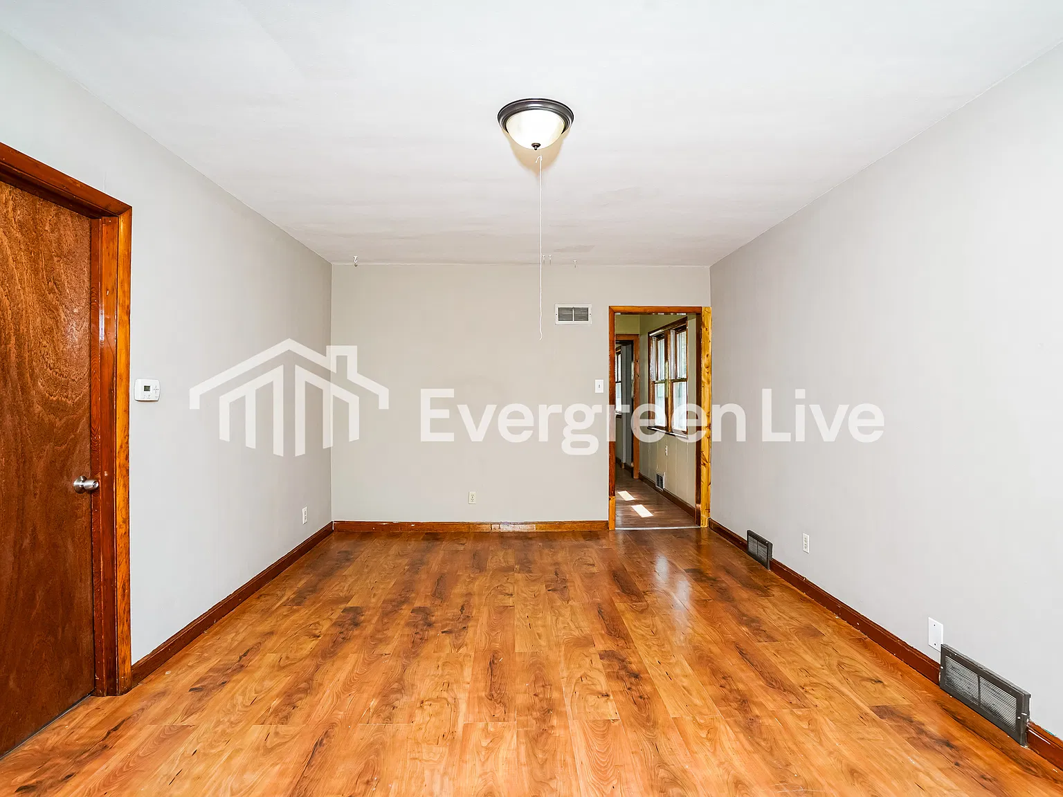 3 bed, 1.0 bath, 1051 sqft, $1,695 — Photo 3