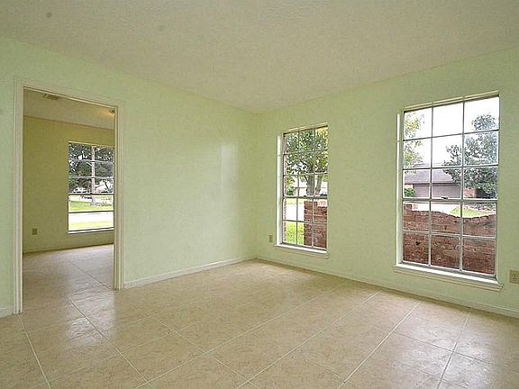 3rd image of 13102 Naples Ln