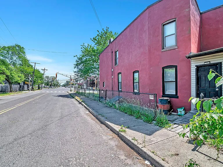 1778 E State St — Photo 16