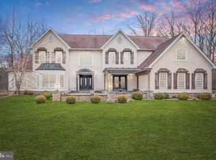 11 Timberbrooke Dr, Hopewell, NJ 08525