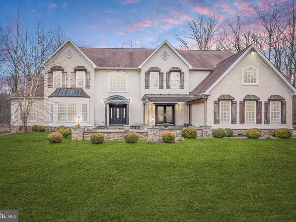 11 Timberbrooke Dr, Hopewell, NJ 08525