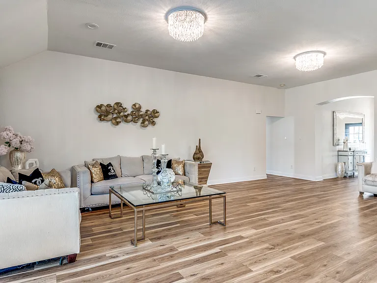 1010 Oakbrook Dr — Photo 5
