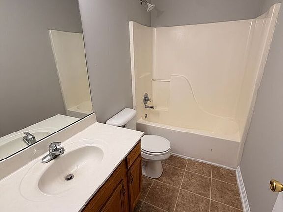 5th image of 921 Altamont Ct Unit C