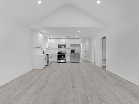 5th image of 1103 Elmore St