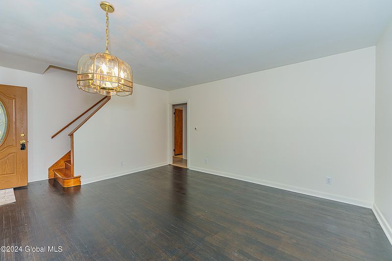 5th image of 14 Warmington Street